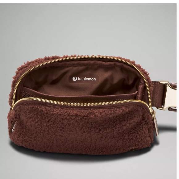 NWT Lululemon Everywhere Fleece Belt Bag 1L Brown Earth/Gold - Picture 13 of 15